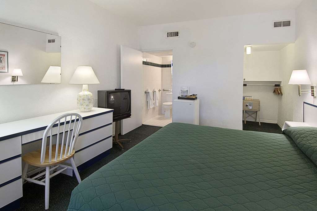 Travelodge Monaco Beach Resort Sunny Isles Beach Bagian luar foto